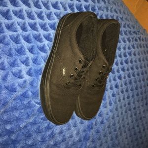 low top black vans